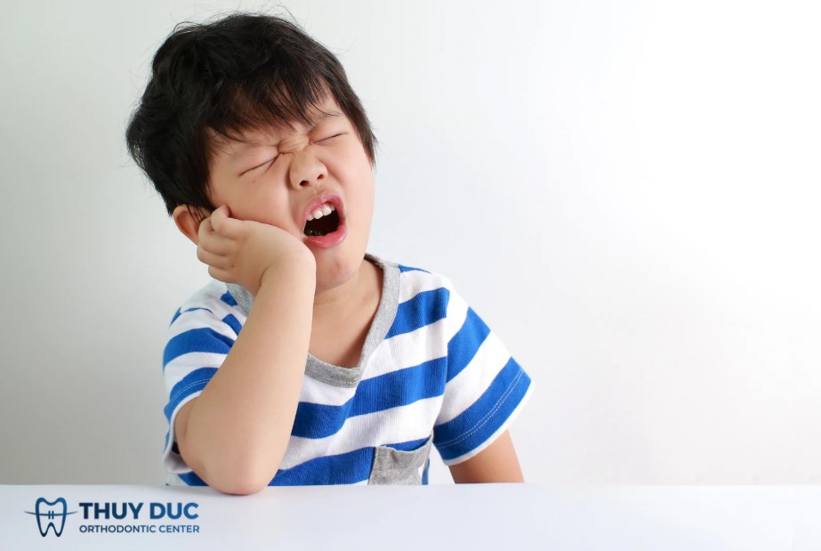 1. Nguyên nhân thường gặp gây vỡ răng ở trẻ 1 1. Nguyên nhân thường gặp gây vỡ răng ở trẻ 1