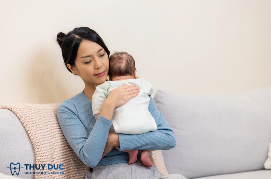 Tránh thay đổi môi trường sống đột ngột trong giai đoạn bé mọc răng 1