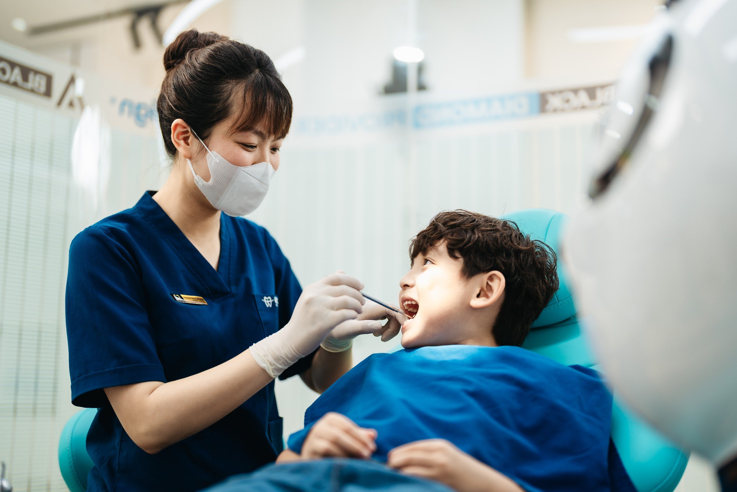 7. Tâm lý trẻ khi đi khám răng 1 7. Tâm lý trẻ khi đi khám răng 1